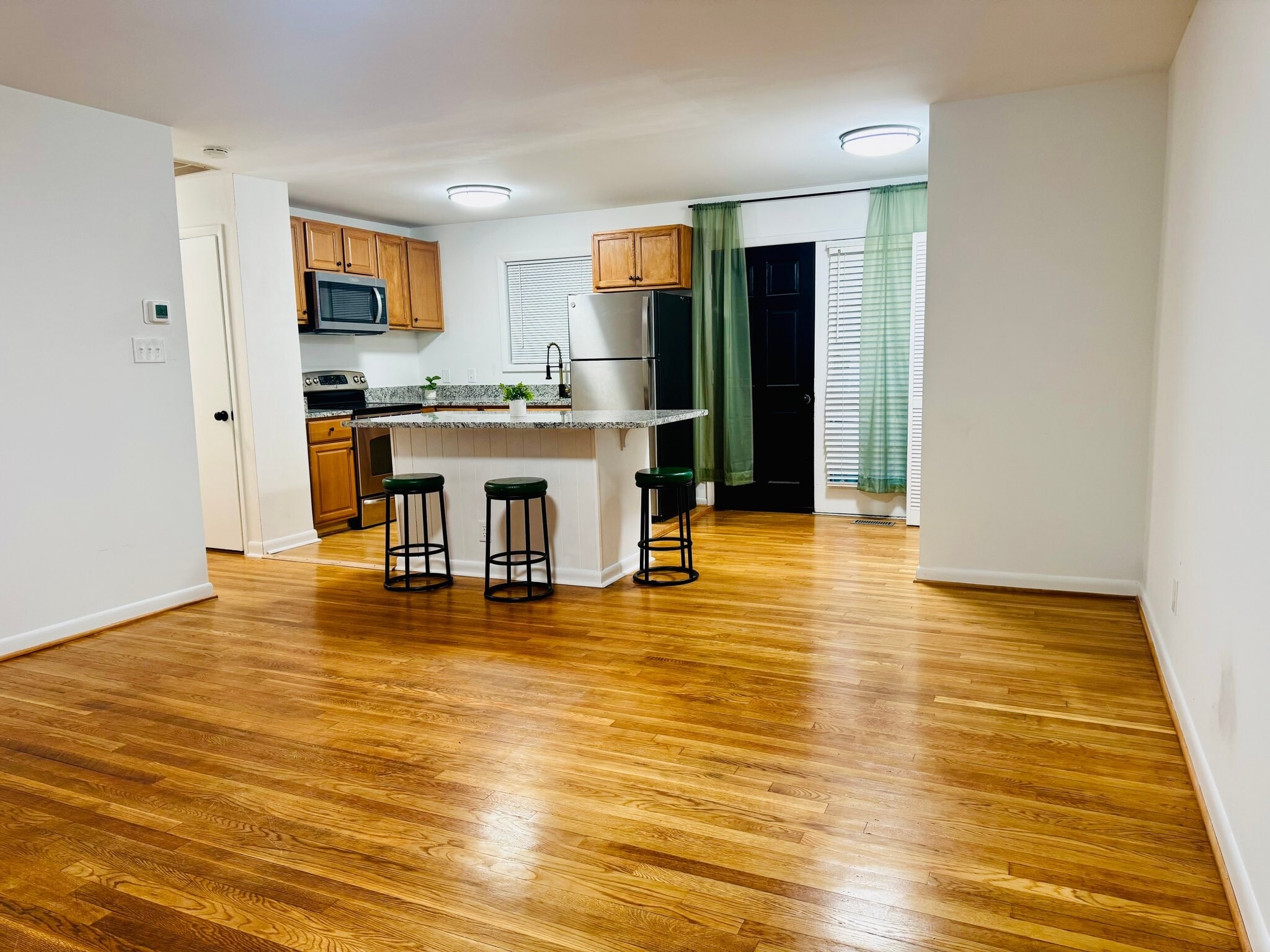 Building Photo - 1216 W Leigh St