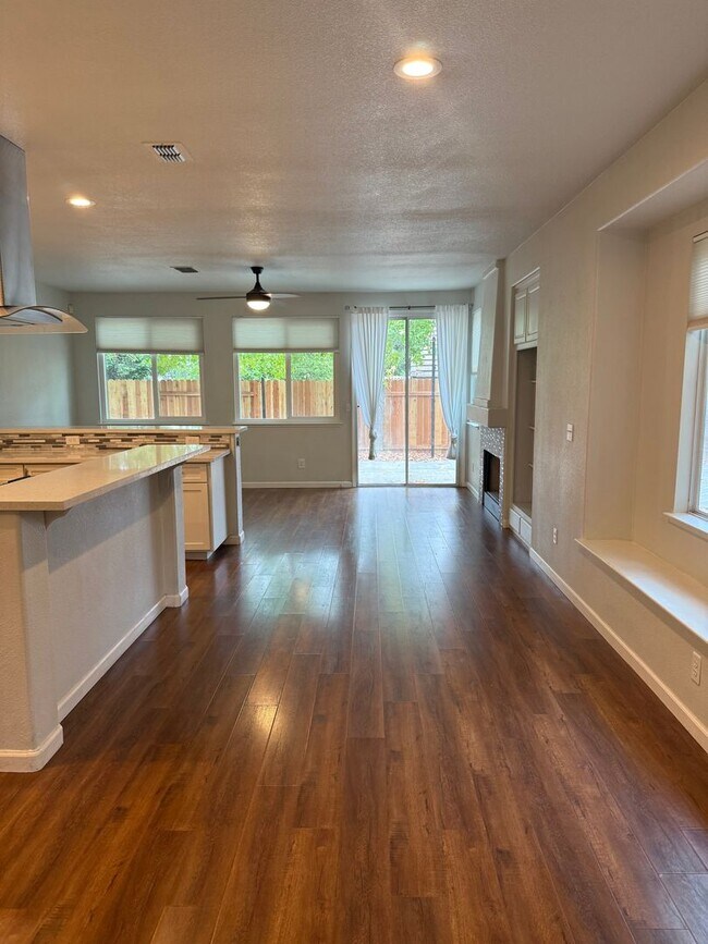 Building Photo - 108 Robinson Ct