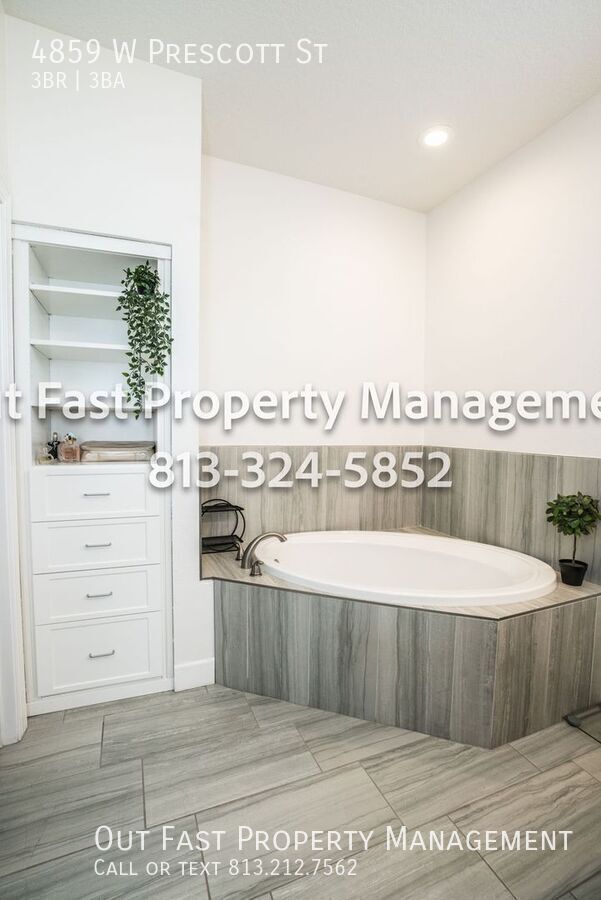 Building Photo - 4859 W Prescott St