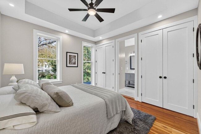 Building Photo - Renovated Hill East 3BR Near Metro + Parking