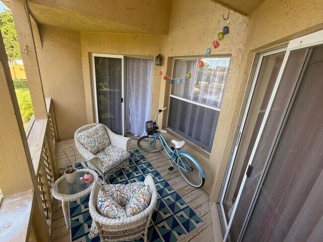 Building Photo - 4807 Via Palm Lakes Via