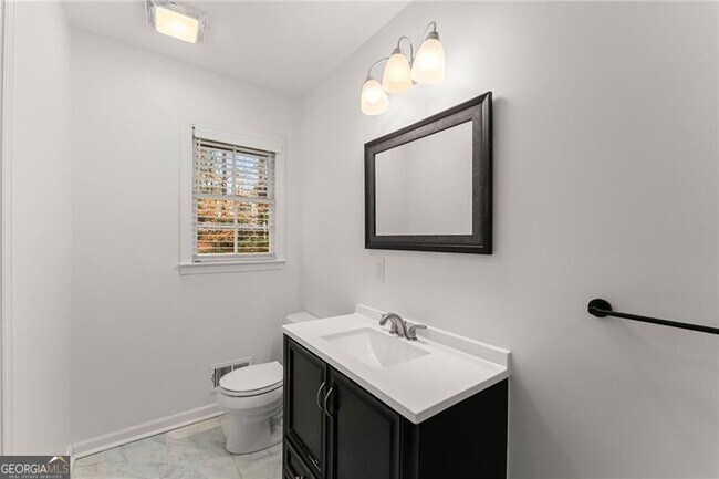 Building Photo - 4540 Club Valley Dr NE