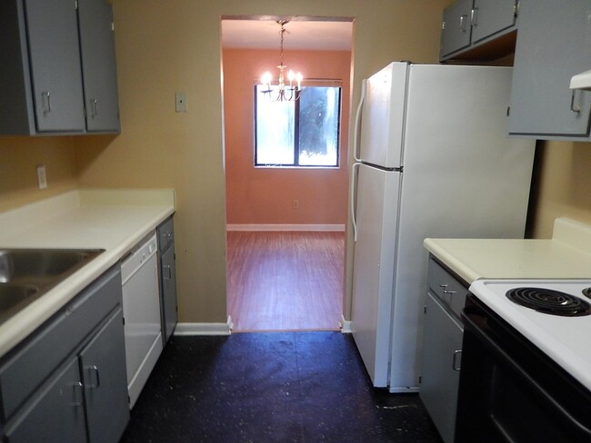 Building Photo - 303 S Lipona Rd