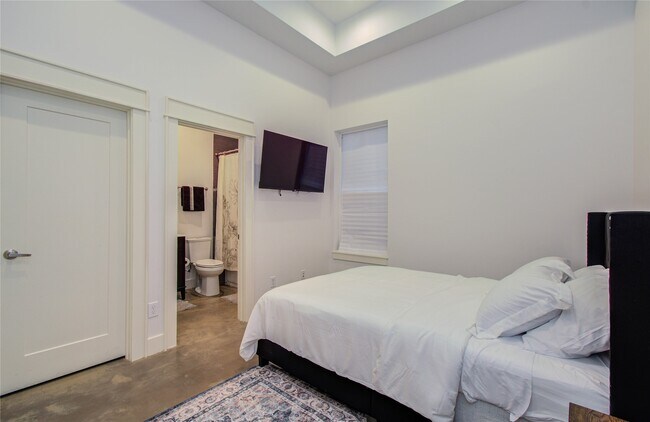 Building Photo - 4311 Marina St