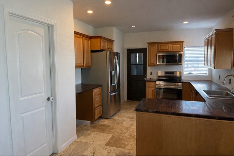 Building Photo - 714 E Eason Ave