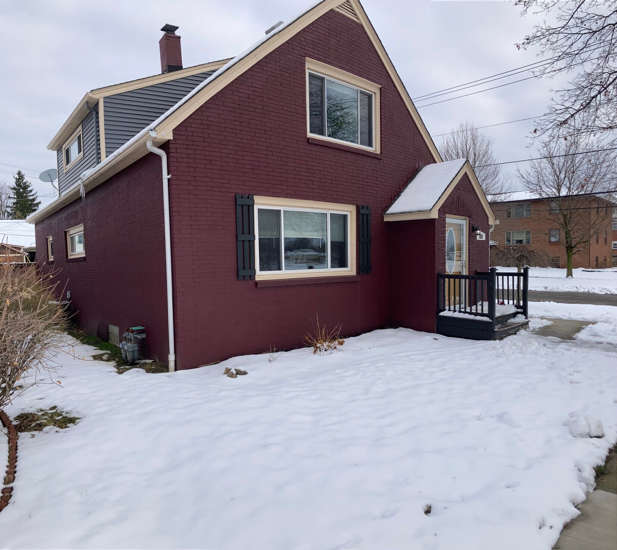 Building Photo - 592 Dorrance Ave