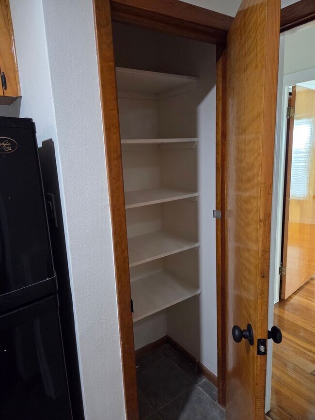 Building Photo - Travis Heights