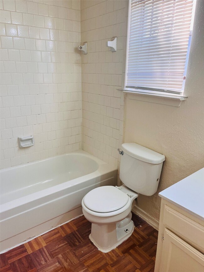 Building Photo - 16633 Gold Ridge Ln