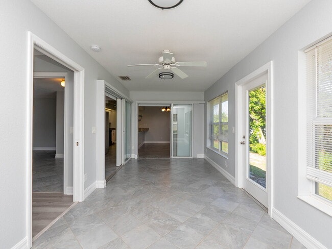 Building Photo - 2-Bed, 2-Bath Venice Home with Brand New Roof and AC