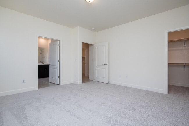 Building Photo - Newly constructed home in Golden Valley, 4...
