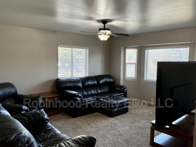 Building Photo - 385 Fir St