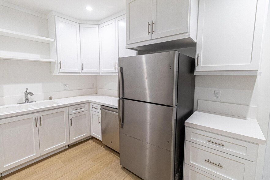 Building Photo - 3672 W Imperial Hwy