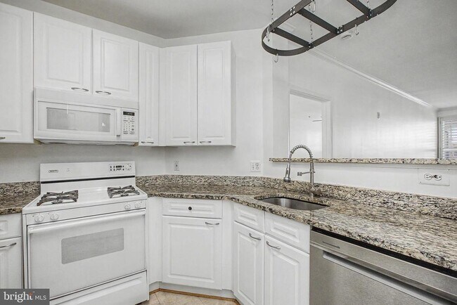 Building Photo - 2711 Bellforest Ct