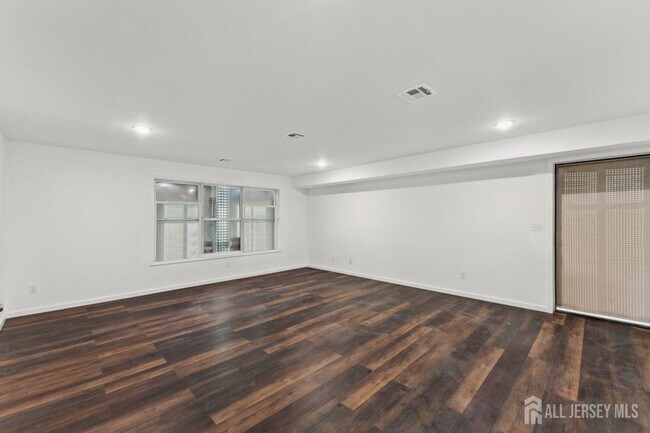 Building Photo - 914 Bergen St