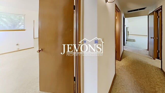 Building Photo - Spacious single-family home with a large f...