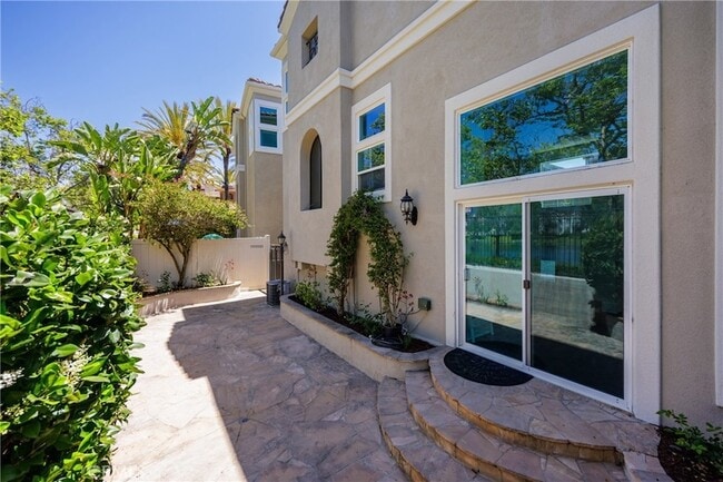 Building Photo - 225 Montana Del Lago Dr