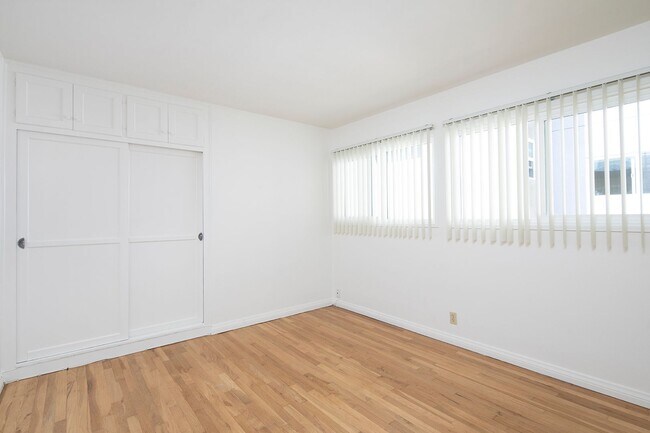 Building Photo - 2BR in La Jolla ~ 1 Mile from the Beach!