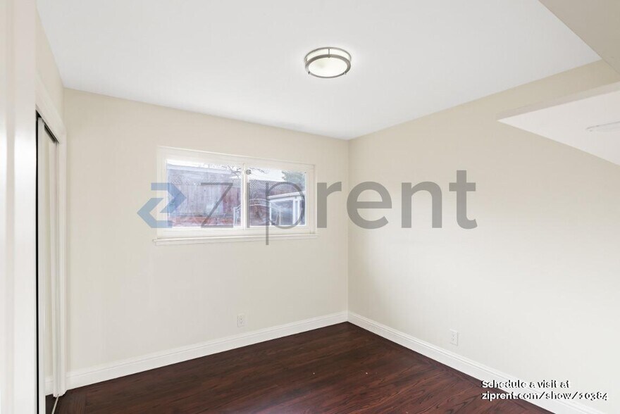 Building Photo - Unit
