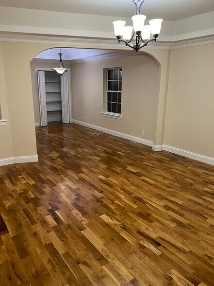 Building Photo - 9 Shephard Ave