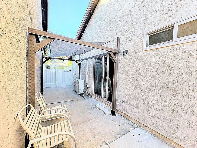 Building Photo - 28506 Barbosa