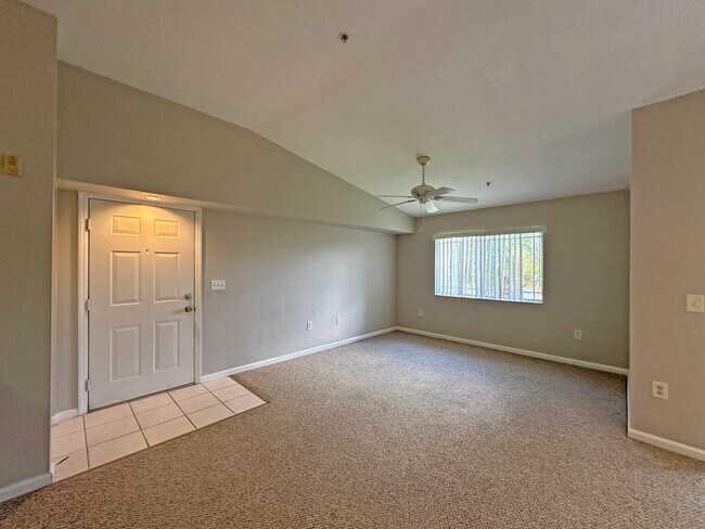 Building Photo - 131 SW Palm Dr