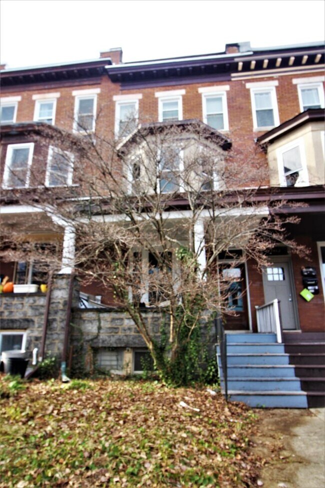 Building Photo - 2026/2027 JHU Off-campus Large 5bd/2.5ba home w/ Parking Spot! Available now
