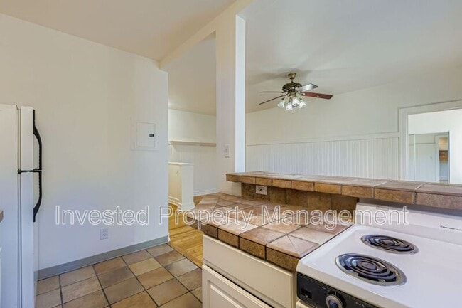 Building Photo - 1376 Pearl St