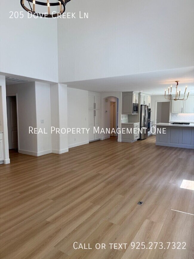 Building Photo - 205 Dove Creek Ln