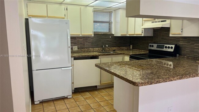 Building Photo - 8290 Lake Dr