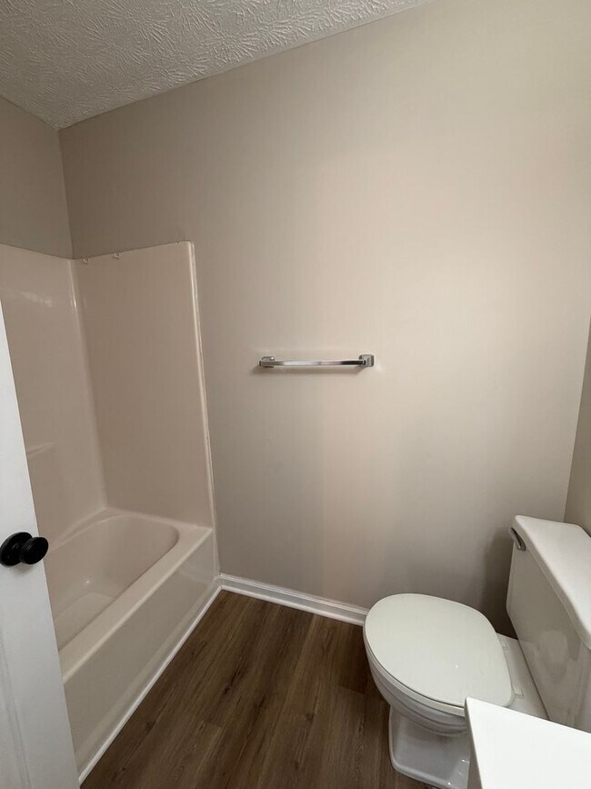 Building Photo - 5096-5098 Farm Valley Dr