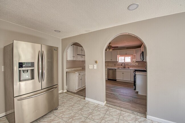 Building Photo - 1246 Somerset Ave