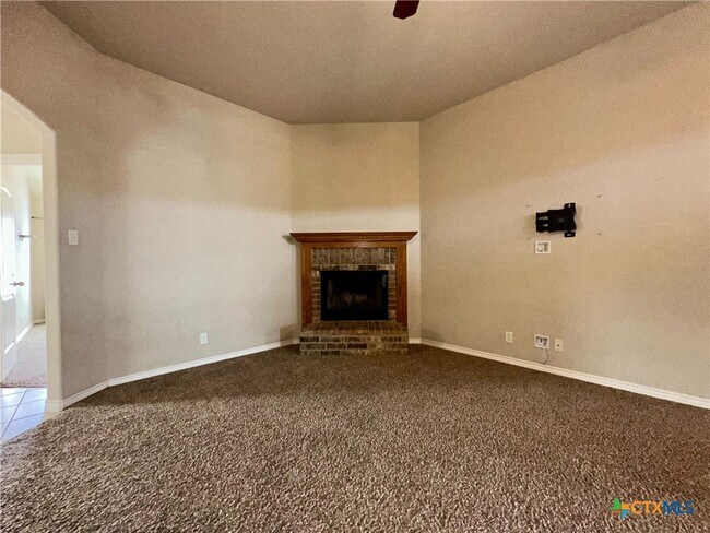 Building Photo - 2702 Montague County Dr