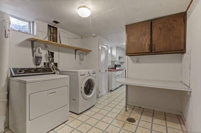 Building Photo - 340 Crown Point