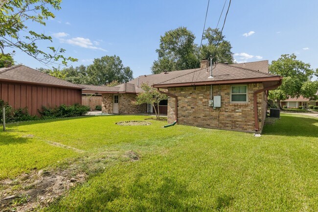 Building Photo - 5647 Lymbar Dr