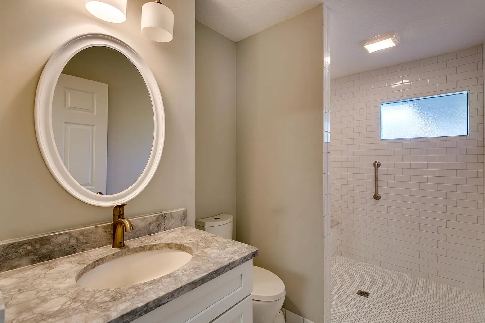 Beautifully remodeled 2nd bath - 4430 Autumn River Rd E