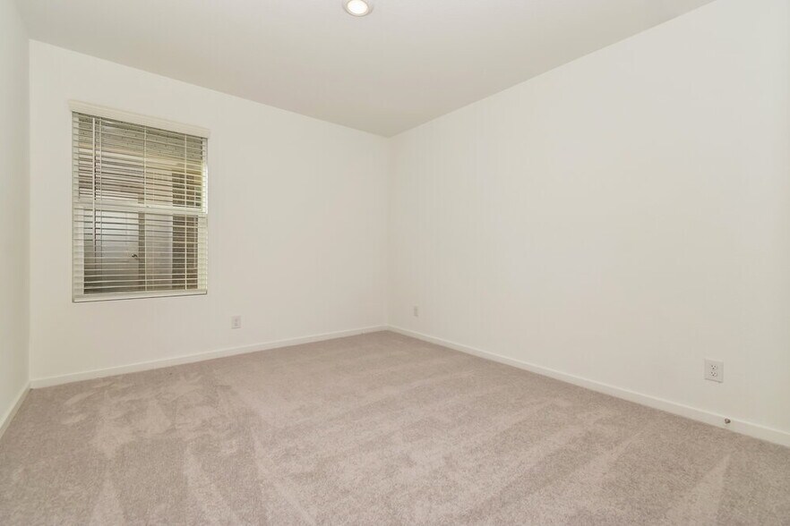 Building Photo - 1708 Crossbill St