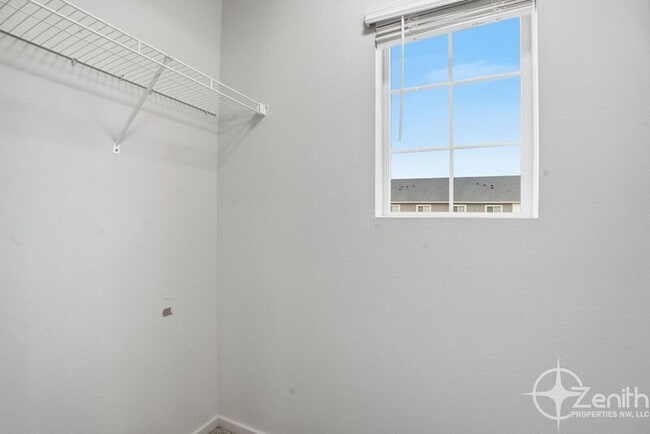 Building Photo - 11726 NE 23rd St