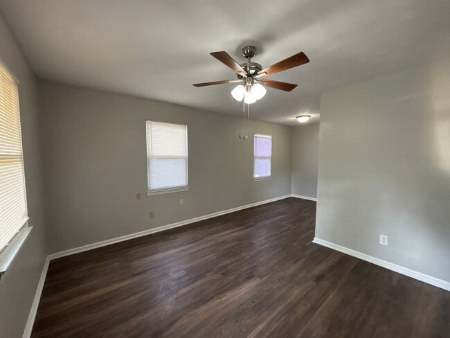 Building Photo - 4496 Range Line Rd