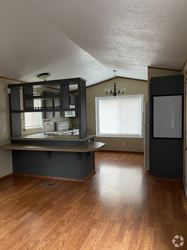 Building Photo - Two Bedroom 1 Bath Mobile