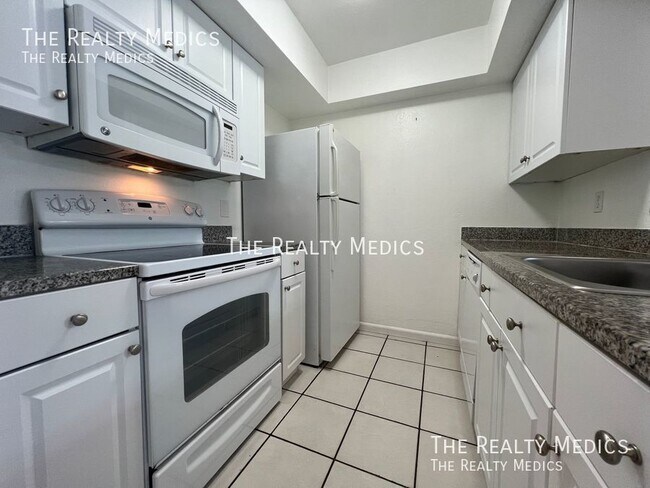 Building Photo - 6061 Windhover Dr