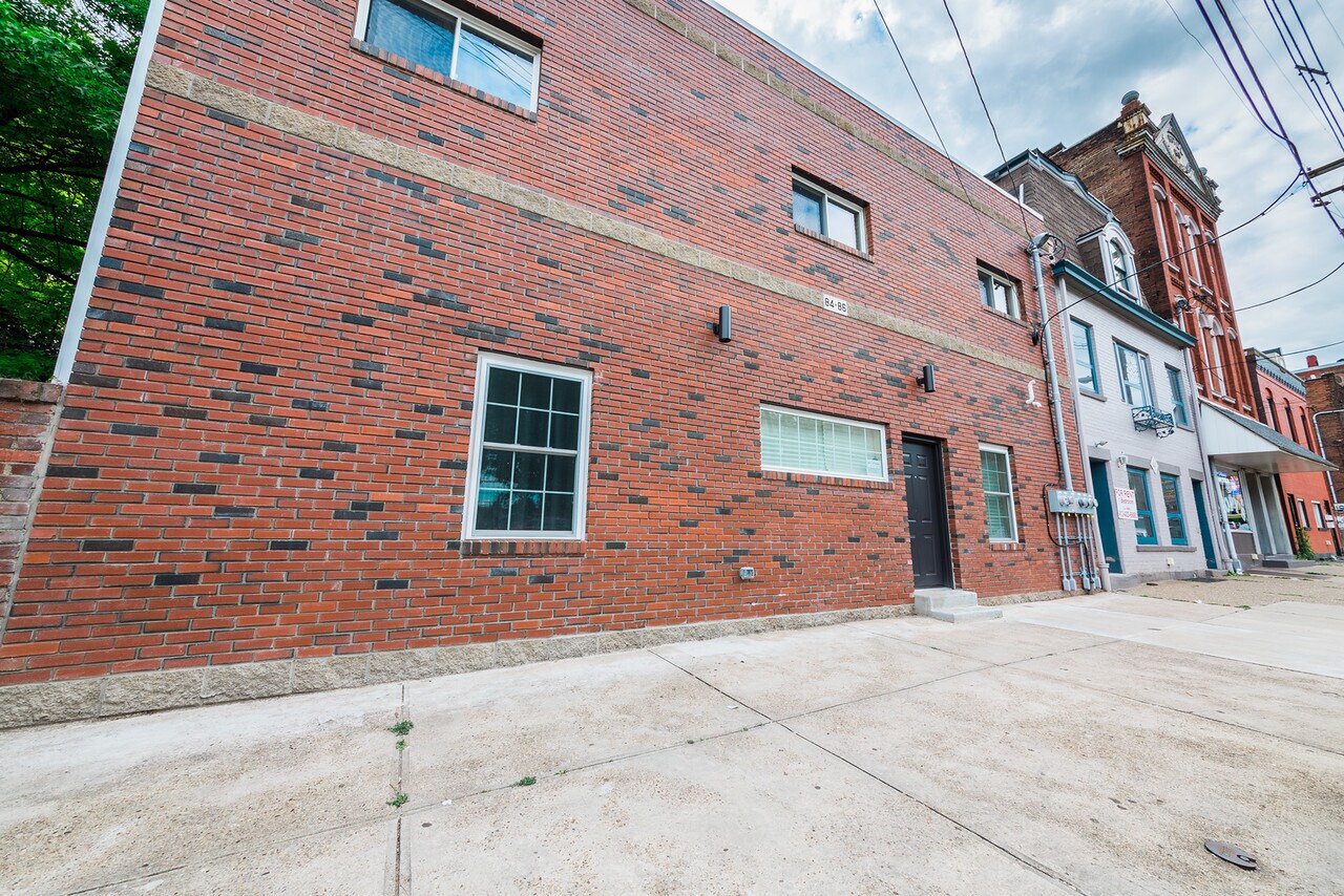 Frontage - 12 Cunliffe Way