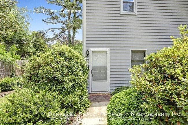 Building Photo - 505 1/2 Tyler Street - A