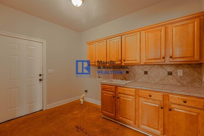 Building Photo - Beautiful 3 bedroom, 2 bathroom house in B...