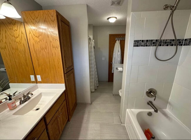 Building Photo - 4619 Ladyslipper Ave N