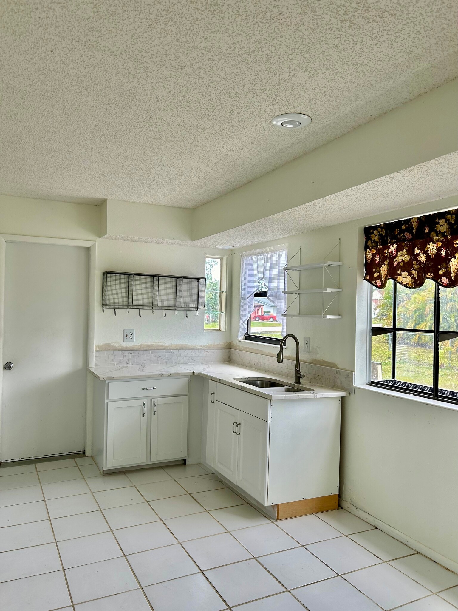 Building Photo - 9149 Shaddock Rd E