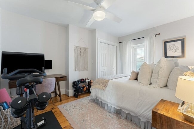 Building Photo - 511 E 5th St