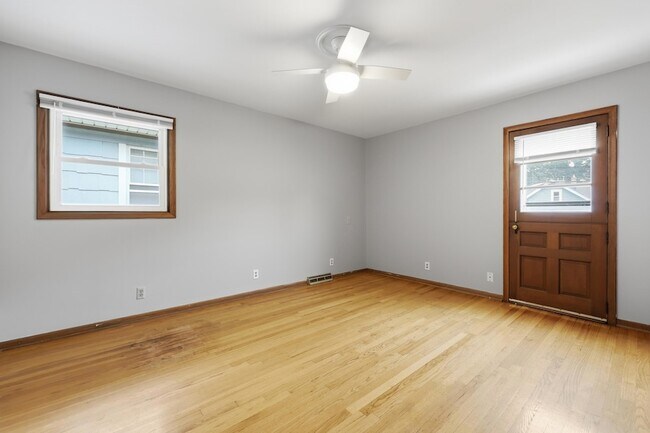 Building Photo - 4538 N Larkin St