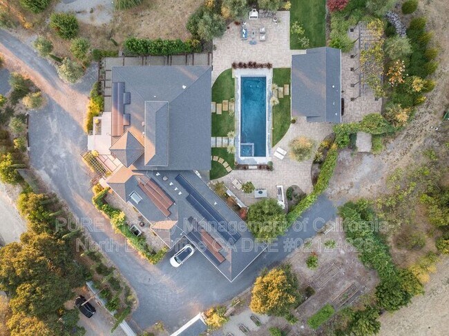 Building Photo - 202 Petersen Ln