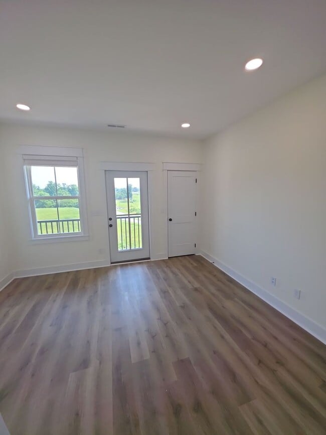 Building Photo - 3-Bedroom Highbury Townhome with Pool and Pickleball Court