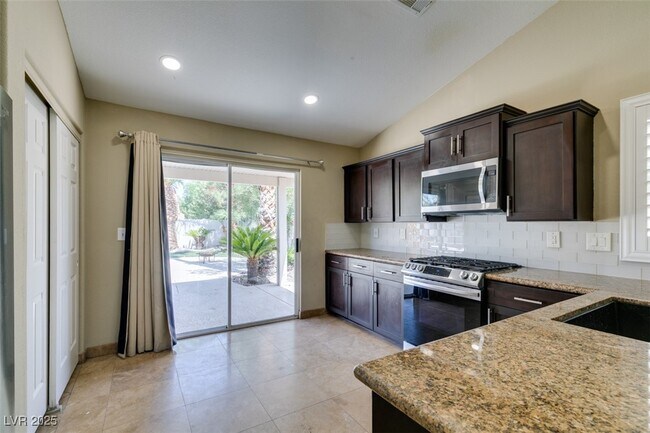 Building Photo - 9530 S Soloshine St
